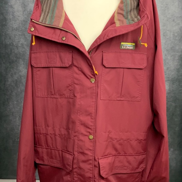 L.L. Bean Mountain woman’s Classic Water-Resistant lined jacket, size 3X - Picture 2 of 9